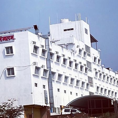 Hotel Mangalam Kurandvad Esterno foto