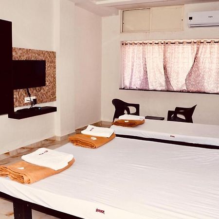 Hotel Mangalam Kurandvad Esterno foto