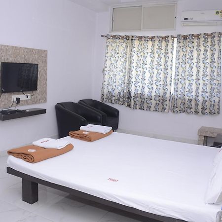 Hotel Mangalam Kurandvad Esterno foto