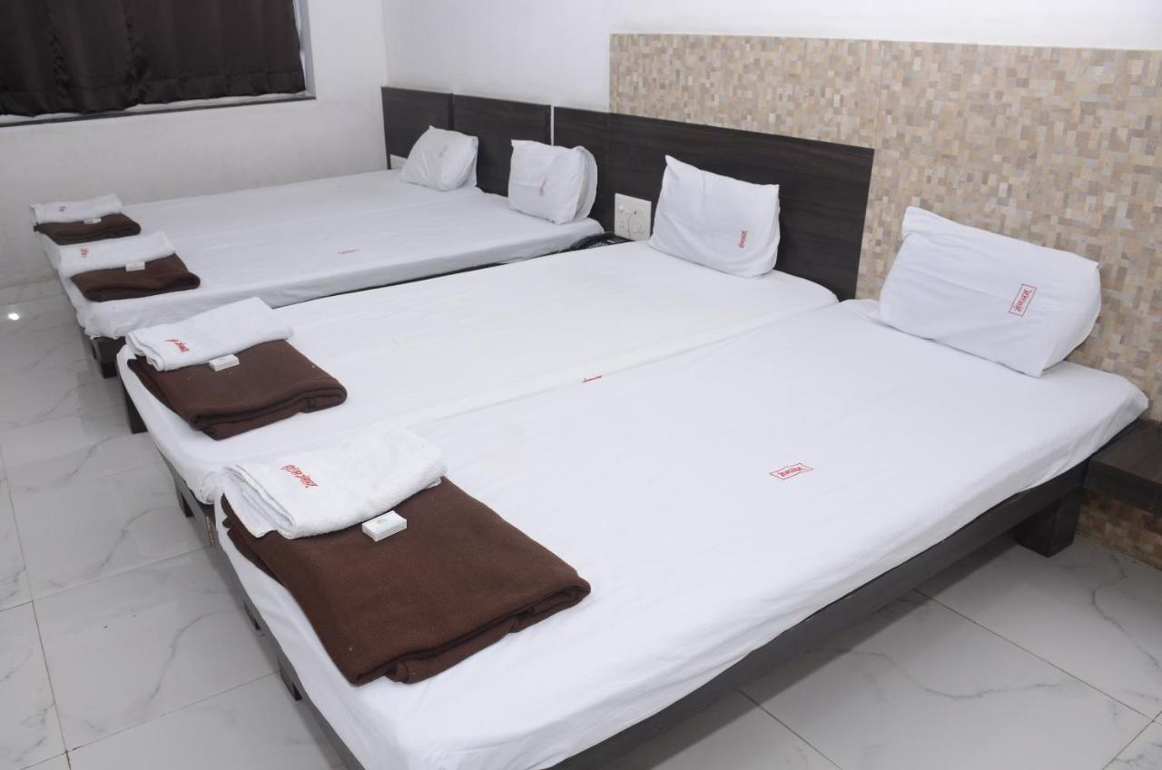Hotel Mangalam Kurandvad Esterno foto