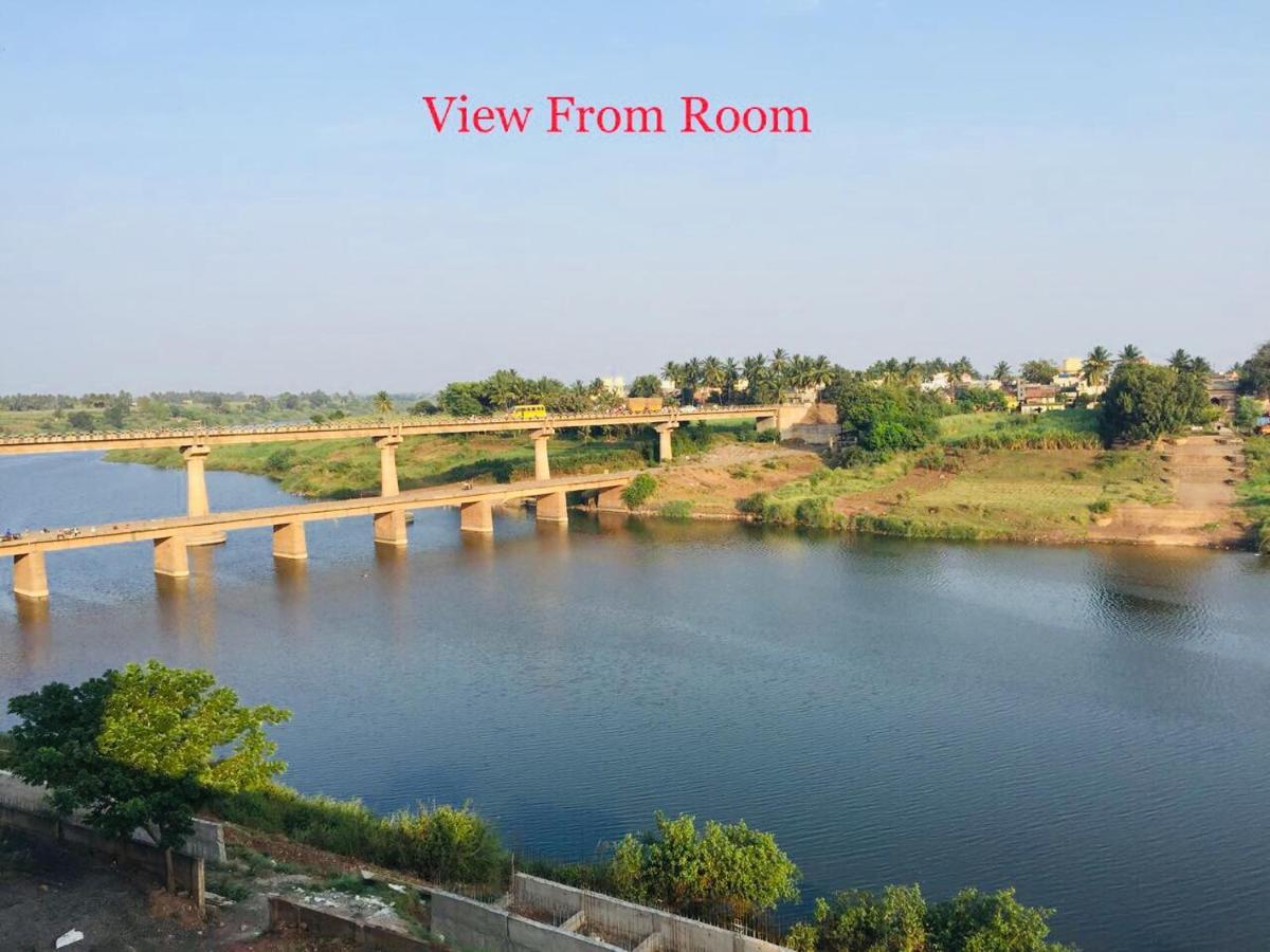 Hotel Mangalam Kurandvad Esterno foto