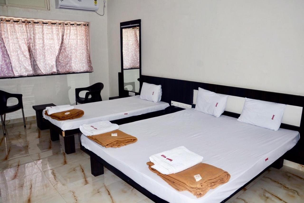 Hotel Mangalam Kurandvad Esterno foto
