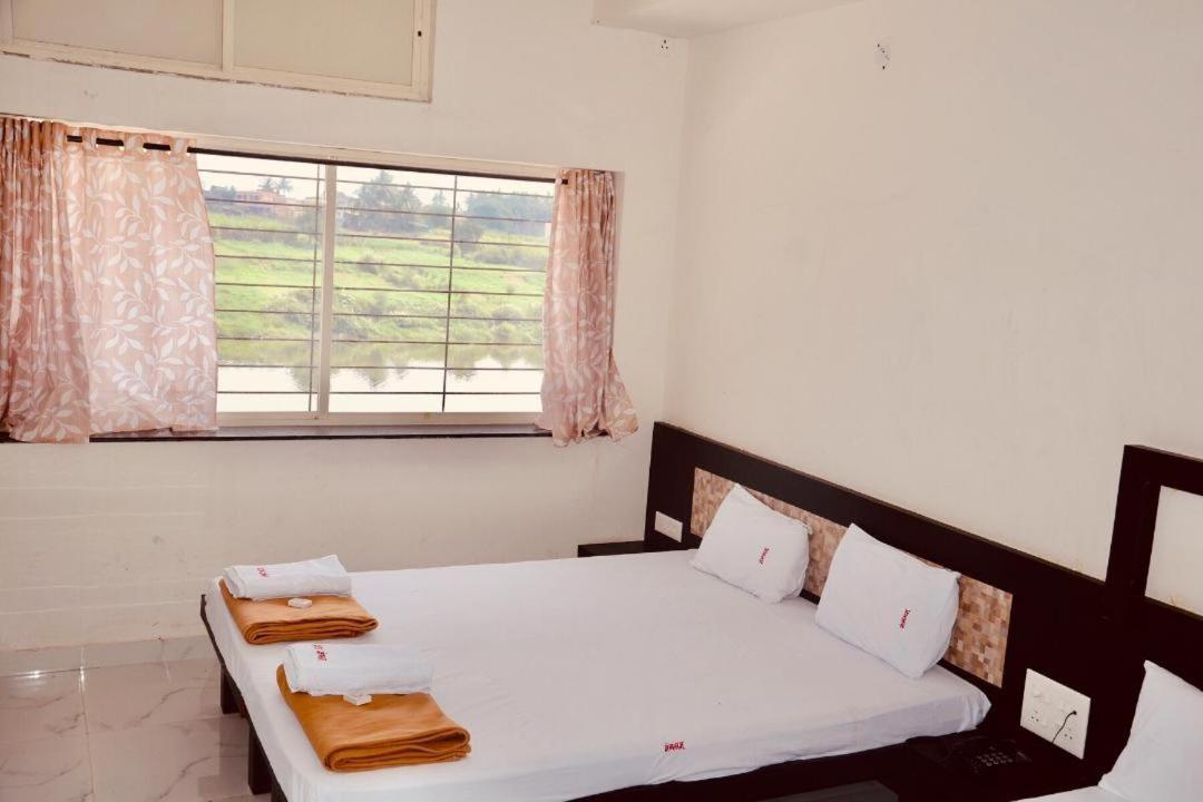 Hotel Mangalam Kurandvad Esterno foto
