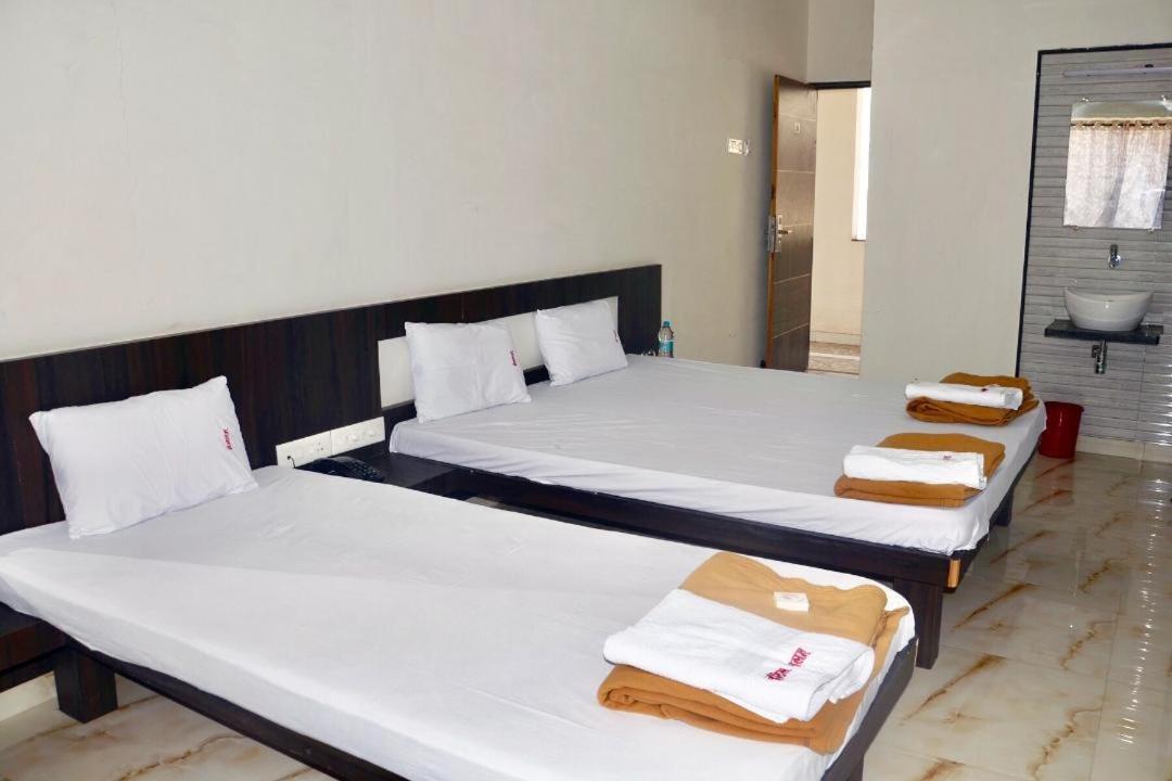 Hotel Mangalam Kurandvad Esterno foto
