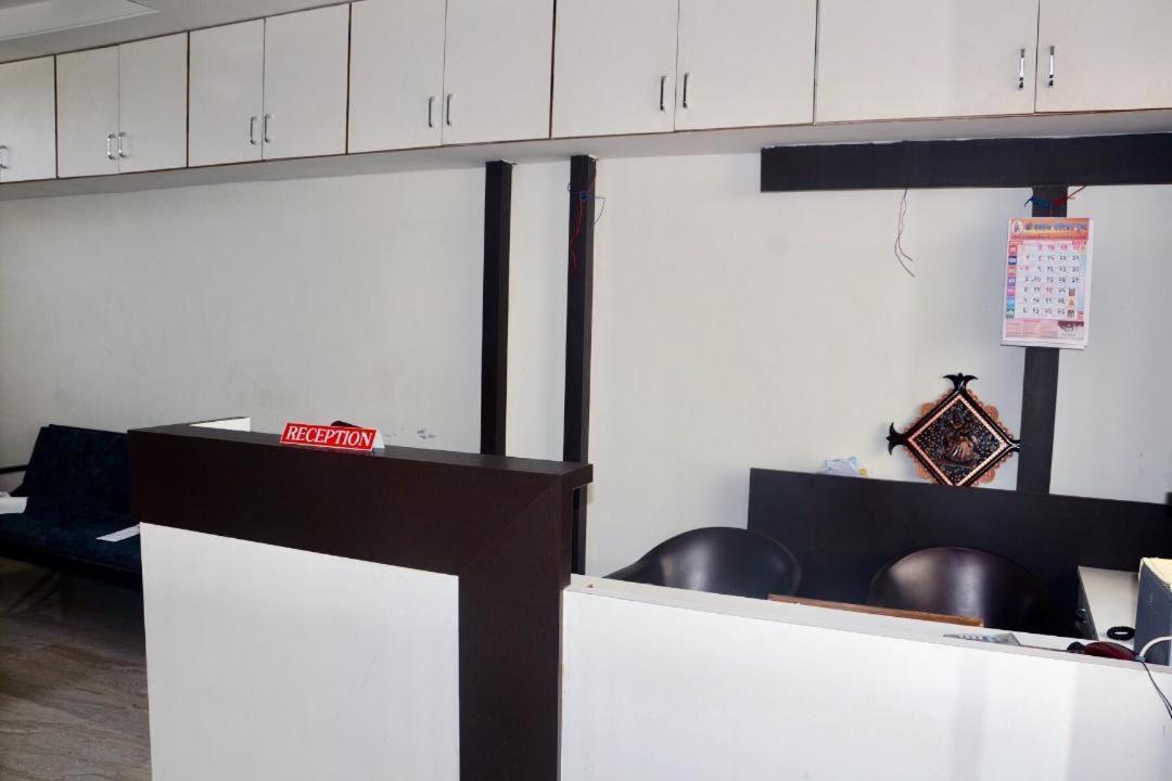 Hotel Mangalam Kurandvad Esterno foto