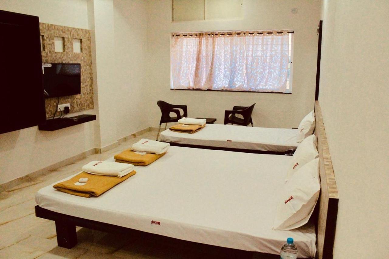 Hotel Mangalam Kurandvad Esterno foto
