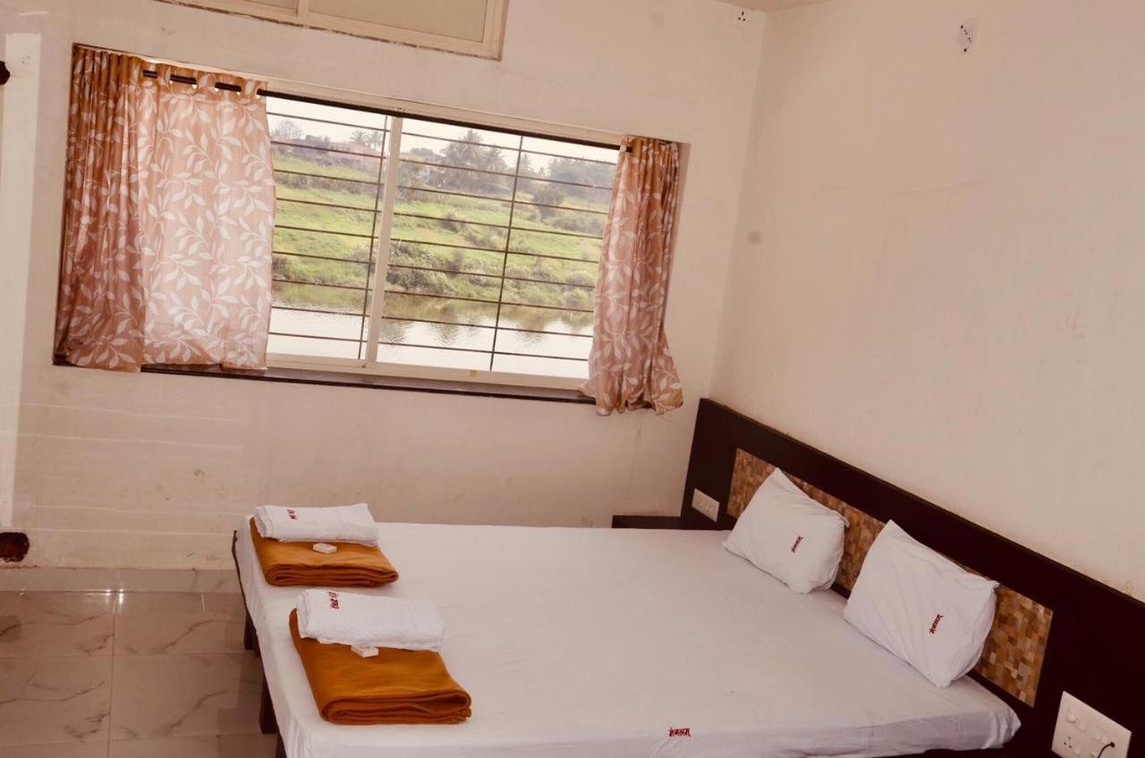 Hotel Mangalam Kurandvad Esterno foto