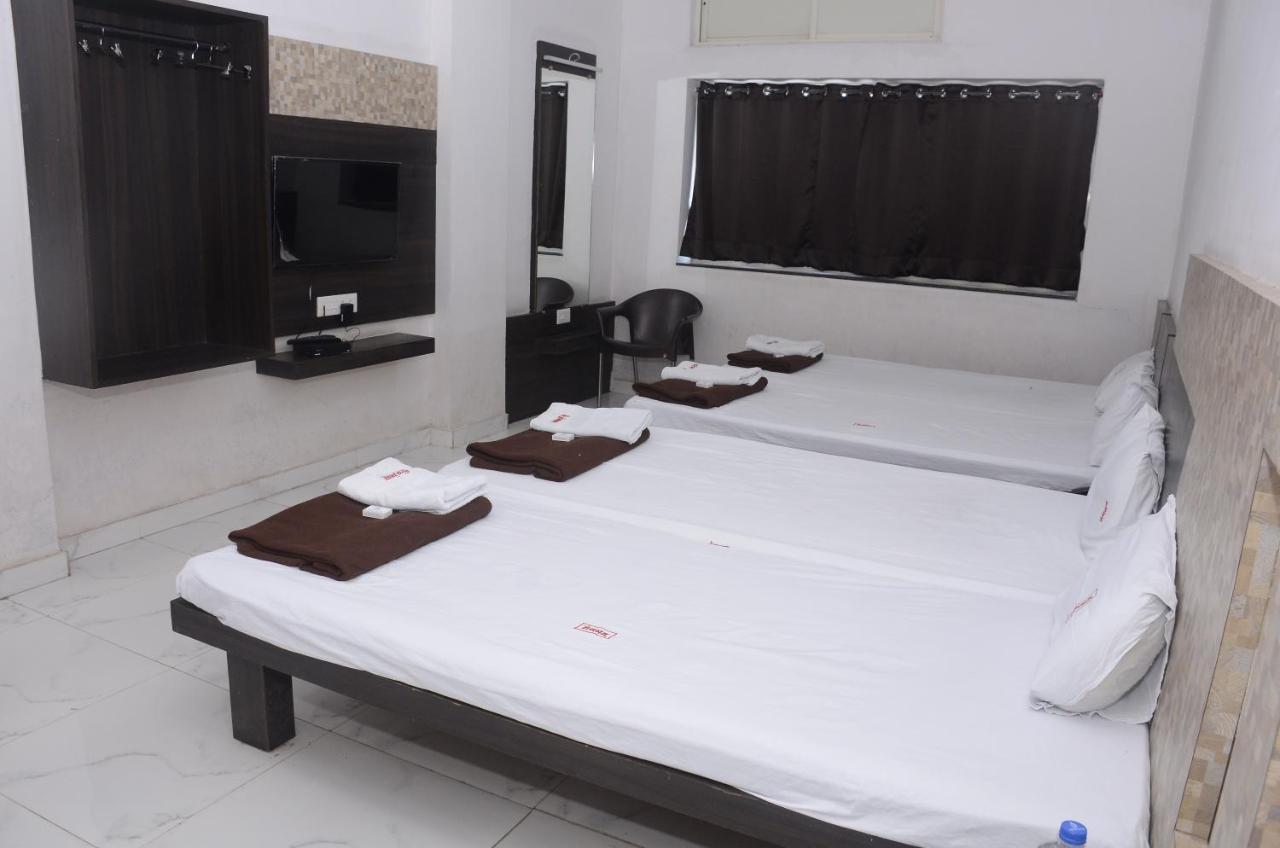 Hotel Mangalam Kurandvad Esterno foto