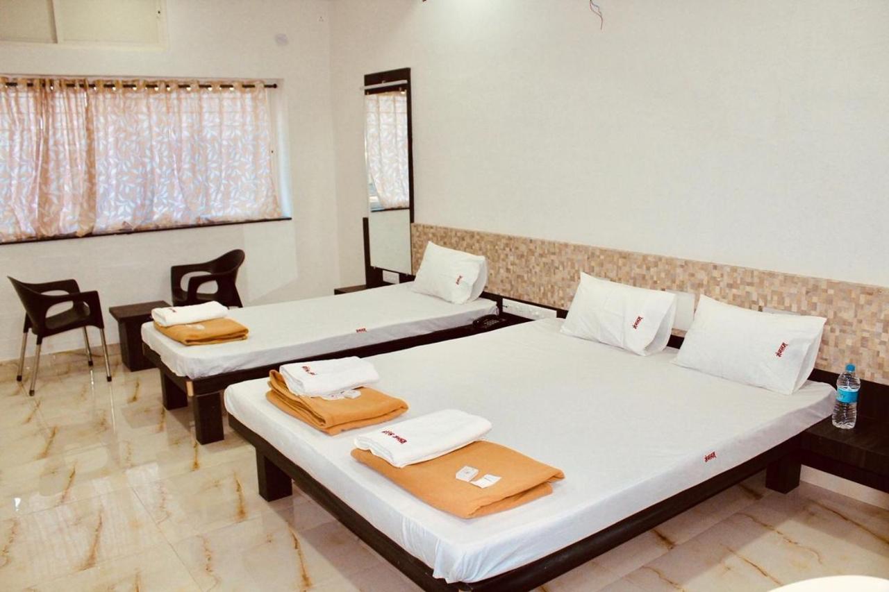 Hotel Mangalam Kurandvad Esterno foto