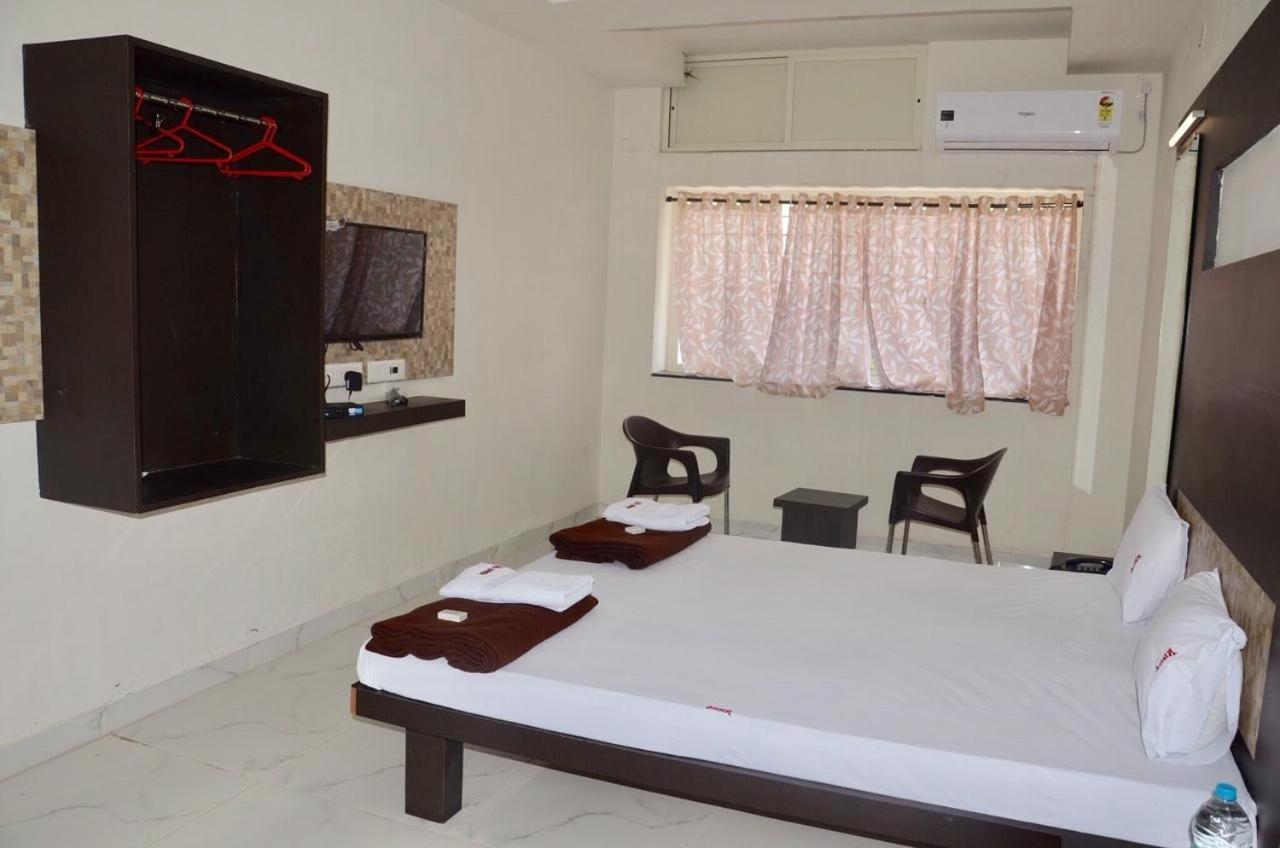 Hotel Mangalam Kurandvad Esterno foto