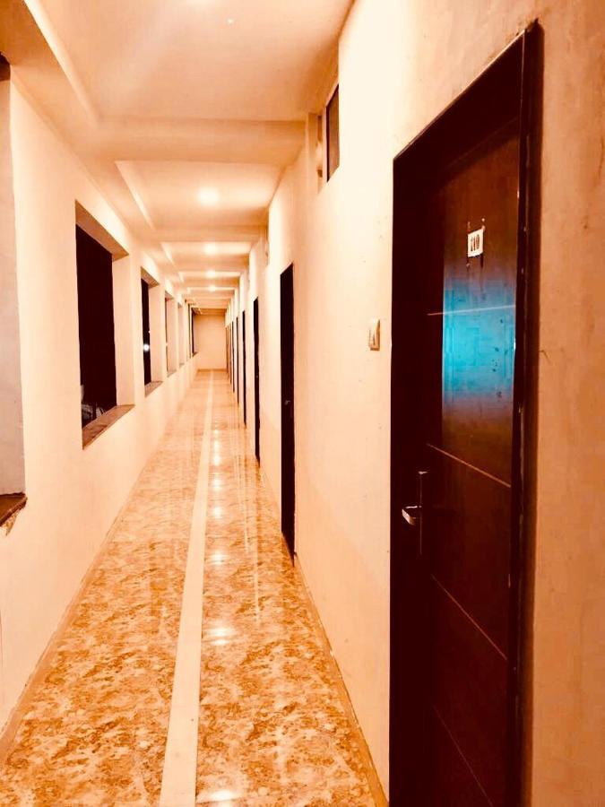 Hotel Mangalam Kurandvad Esterno foto