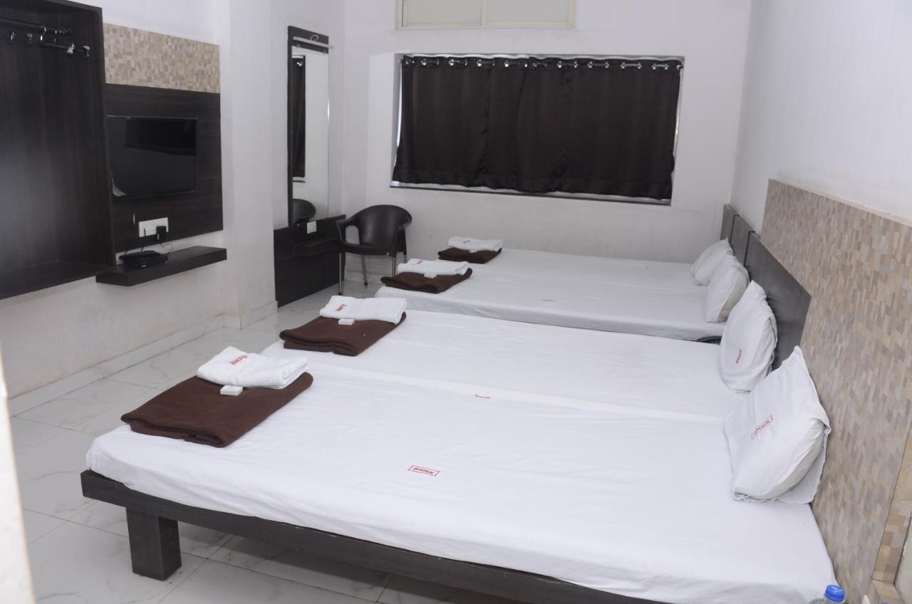 Hotel Mangalam Kurandvad Esterno foto
